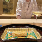日本料理 研野 - “トウモロコシを擦り下ろし再び固めて揚げた”一品。手が非常に込んでいます。トウモロコシの風味がグッと強調され、外はサクッ、中はフワフワ！キリッと冷えたシャブリと共に。よく合います。