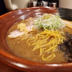 Ramen Yoshiyama Shouten - 麵のアップです。