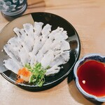 成田家 - ふぐのお刺身。