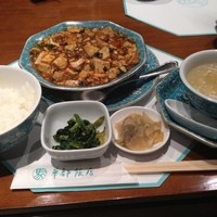 華都飯店 OsakaMetro本町ビル店 - 麻婆豆腐定食