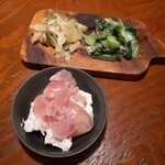 かみしゃく村 - ザーサイと小松菜ナムル。そして、生ハムポテトサラダ