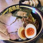 Yokohama Ie Kei Ramentonkotsuman - 特製濃厚豚骨つけ麺