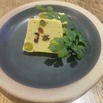 ミートボール食堂 オルオル - お通し ピスタチオとドライフルーツのテリーヌ