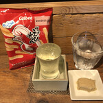 麹町いづみや しろ - カルビーかっぱえびせん、熊本 五ッ木 山うにとうふ、
      にいだしぜんしゅ めろん3.33 生酛純米