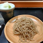 鮨みなと - 大将が手打ちしている蕎麦