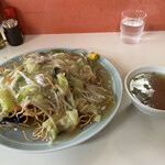 万福 - かた焼きそば、スープ