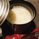 西中州焼肉 きらく - 九条ネギとズワイのテールスープ