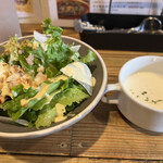 フレンチ食堂 Bochi Bochi - セットのサラダとスープ