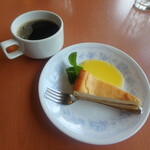 カフェ ブリーガーデン - レアチーズケーキ＆ホットコーヒー