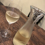 Atarassia - カラフェワイン（白）1,100円