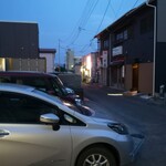 中華朋絢 - この角を曲った所にお店は有ります!　