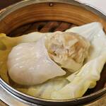 中国料理　鴛鴦 - えび餃子・豚肉シュウマイ