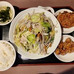 サウスヴィラ - フライ麺セット(730円)です。