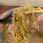 灼味噌らーめん 八堂八 - ミソに負けない力強い麺