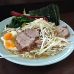 ラーメンショップ - ラーメン中盛　ネギ追加（ゆで卵はサービス）