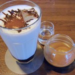 カフェバール・ジハン - アイスカフェﾓｶ　580円　（＾＾　　