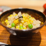 おにく 花柳 - ◎夏らしい彩りも美しい炊き込みご飯。