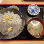 マイアミ貝新 - Wしらす丼¥1400