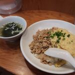 餃子と炙り こけこっこ - 鶏そぼろ丼(750円)