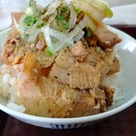 喜多方ラーメン 天高盛 - 貴重な半チャーシュー丼