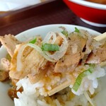 喜多方ラーメン 天高盛 - チャーシューとブラックペッパーとかえしのみのシンプルなチャーシュー丼