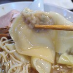 室蘭ラーメン 雷文 - 皮厚めのワンタン