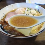 室蘭ラーメン 雷文 - 重層スープ