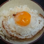 森の茶屋 - 目玉焼きはもちろんオンザ・ライスで