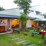 蕎麦と旬菜 ZEN - お店とテラス席