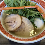 厚木本丸亭 - 本丸塩ラーメン(トッピング 塩味玉、春菊)