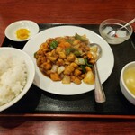 徳勝楼 - 鶏肉とピリ辛炒め定食