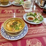 タイ王宮レストラン カポン - トムヤムクンと生春巻き