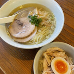 らーめん 三福 - らーめん 塩 800円 鶏塩めし ミニ 250円