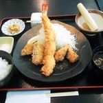 平田牧場 庄内空港店 - ミックス定食