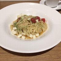 bottega 柏店 - ランチ　本日のパスタ　1300円　トマトとモッツァレラチーズのパスタ