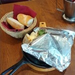 キャピタル東洋亭 - Aセット ハンバーグステーキ+トマトサラダ+パン