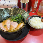 家系ラーメン とらきち家 - うまし！