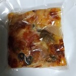 ル・グルニエ・ア・パン - ピザドジュール　ドライトマトオリーブの実がおいしいフォカッチャ仕様なパン生地