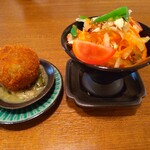 グリーンカレー食堂 Green - ライスコロッケ、パパイヤサラダ