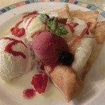 クレープリー・アルション - 2013-7　白桃のコンポートとヨーグルトムースのクレープ