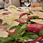イル バロンドーロ - 牛フィレ肉のカルパッチョ ルーコラとパルミジャーノ
