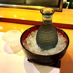 すし割烹 小笠原 - 美食に合わせて冷酒にチェンジ。