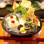 すし割烹 小笠原 - これからが旬の鱧の湯引き、しめ鯖、赤貝は全て私の大好物です。ネタの良さとしめ鯖のしめ加減が最高です！！(o^^o)