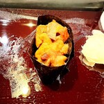 すし割烹 小笠原 - 七品目は北海道産の塩水雲丹をオーダー。この後に〆の干瓢巻き(細巻)をお願いしました(o^^o)