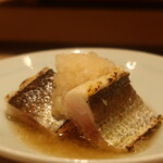 鮨 しみづ - 1週間熟成カマス炙りアップ