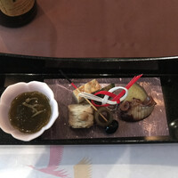 日月火 銀座店 - 蛸の姿煮、加賀太きゅうり土佐和え、蓮根と鶏の袱紗焼き、筒牛蒡と黒豆の簪串、新順才ともずく酢、新丸十蜜煮、焼き湯葉胡麻味噌田楽