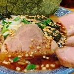 横浜ラーメン 北村家 - スタミナガーリックラーメン（¥850）＋釜焼ロースチャーシュー（¥250）