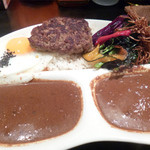 あむりたの庭、そして音楽 - 石垣牛100%ハンバーグカレー