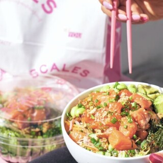 ランチは話題の健康フードPOKIポキボウル専門店で営業中♪