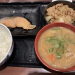 Yoshinoya - 2021/02/01 牛鮭定食（豚汁変更）IN